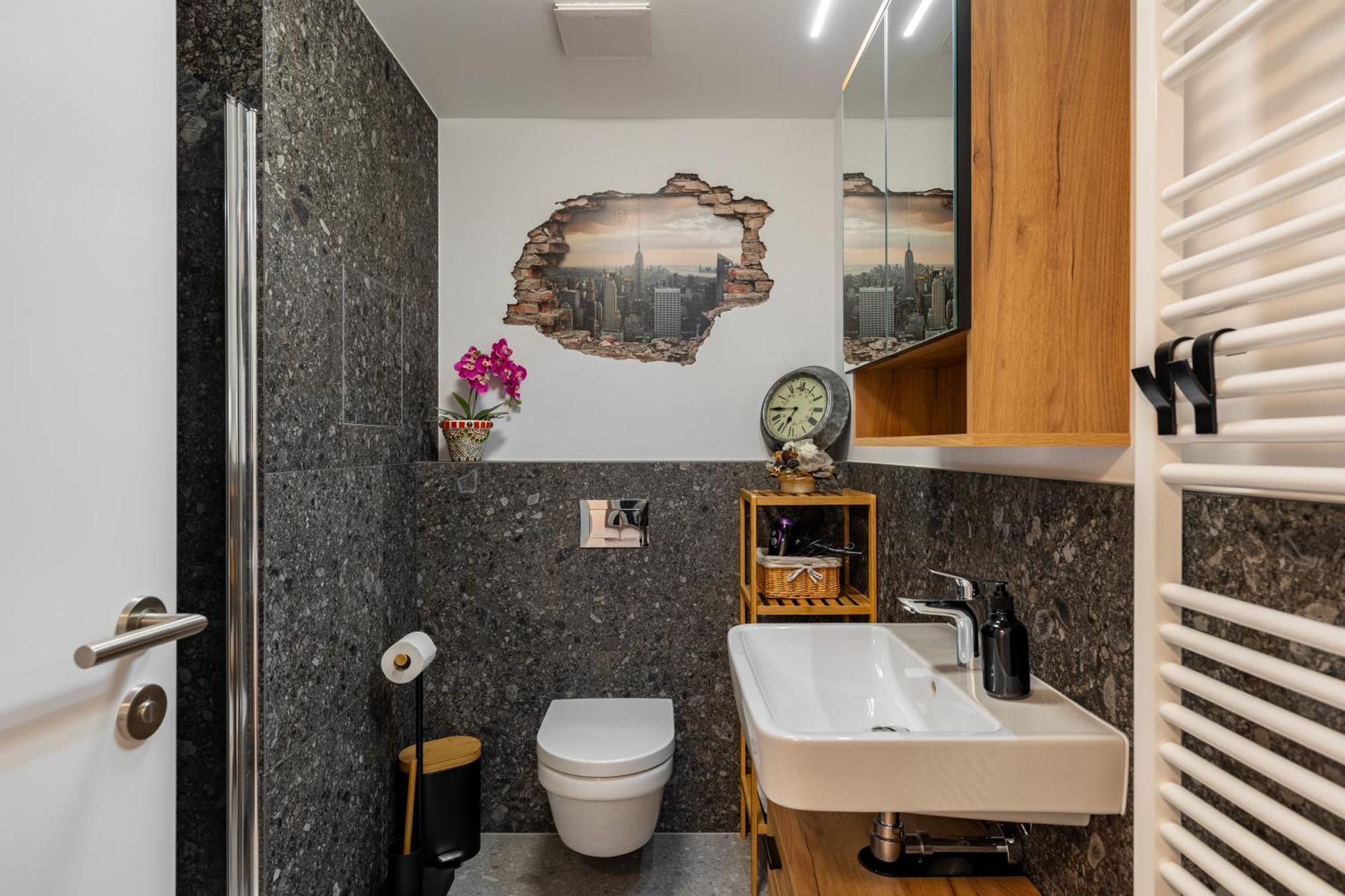 Bnb Slovakia Guthaus 64D Bratislava Ngoại thất bức ảnh
